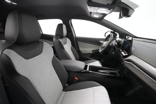 2023 Volkswagen ID.4 — photo 17 of 24