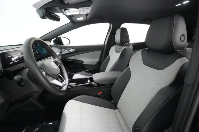2023 Volkswagen ID.4 — photo 15 of 24