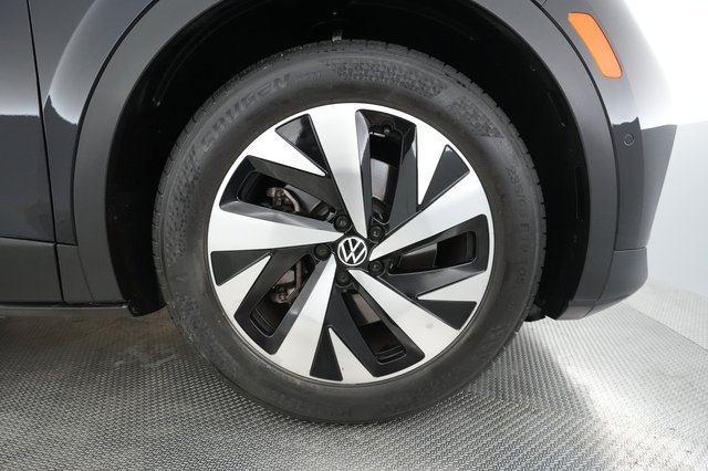 2023 Volkswagen ID.4 — photo 13 of 24