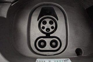 2023 Volkswagen ID.4 — photo 18 of 24