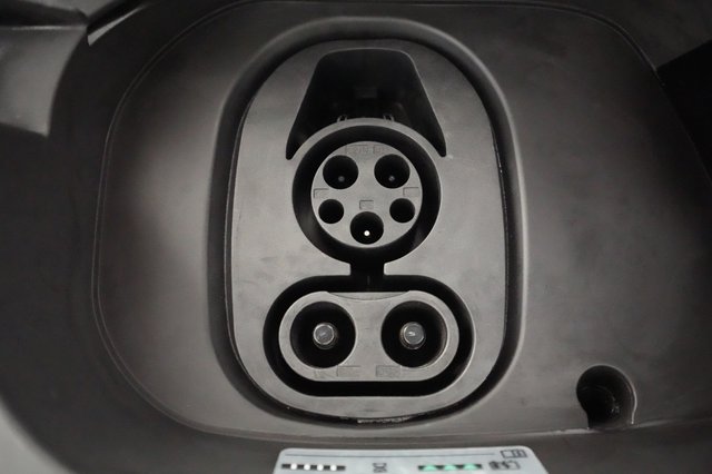 2023 Volkswagen ID.4 — photo 18 of 24