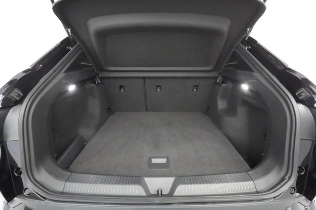 2023 Volkswagen ID.4 — photo 19 of 24