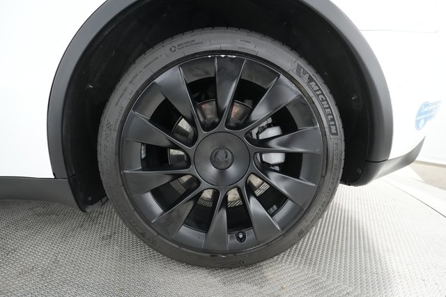 2021 Tesla Model Y — photo 13 of 34