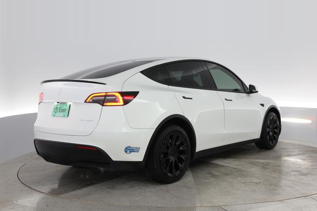 2021 Tesla Model Y — photo 2 of 34