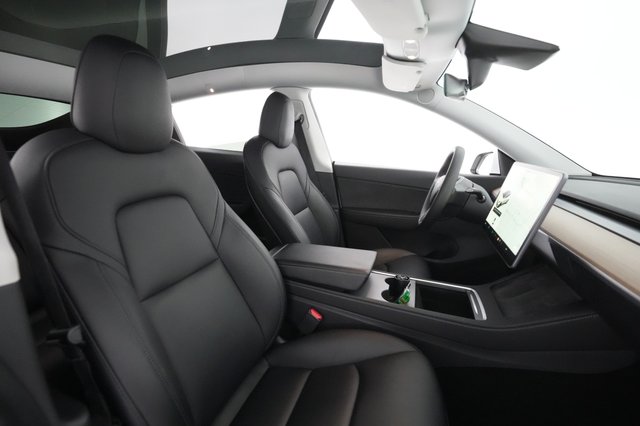 2021 Tesla Model Y — photo 18 of 34