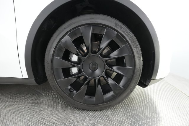 2021 Tesla Model Y — photo 14 of 34