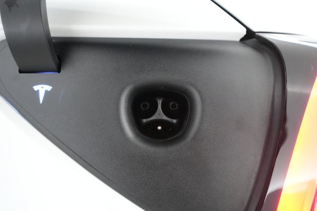 2021 Tesla Model Y — photo 22 of 34