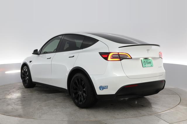 2021 Tesla Model Y — photo 10 of 34