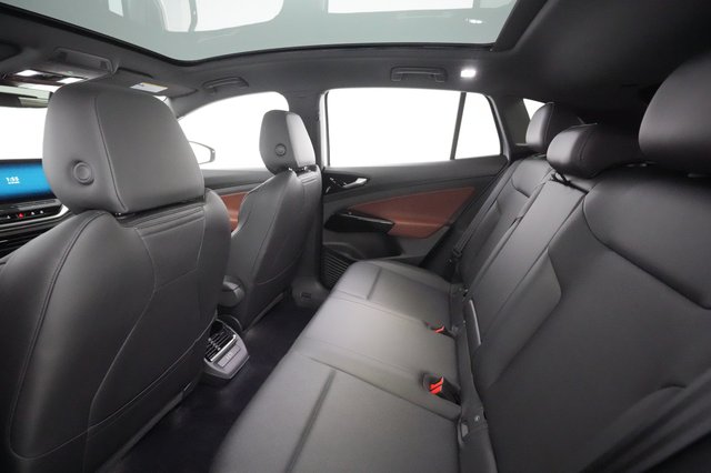 2021 Volkswagen ID.4 — photo 18 of 32
