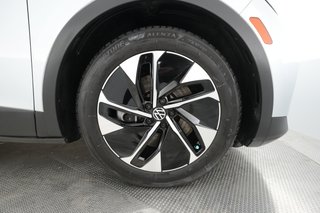 2021 Volkswagen ID.4 — photo 15 of 32