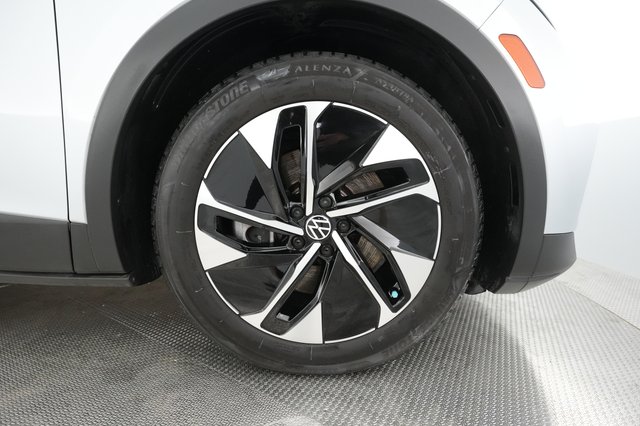 2021 Volkswagen ID.4 — photo 15 of 32