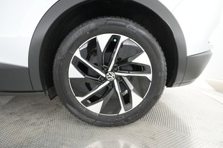2021 Volkswagen ID.4 — photo 14 of 32