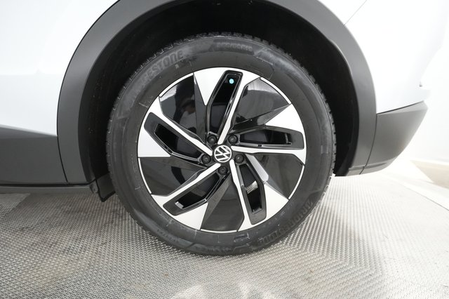 2021 Volkswagen ID.4 — photo 14 of 32