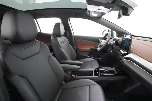 2021 Volkswagen ID.4 — photo 19 of 32