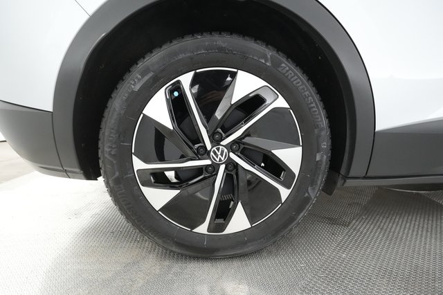 2021 Volkswagen ID.4 — photo 16 of 32