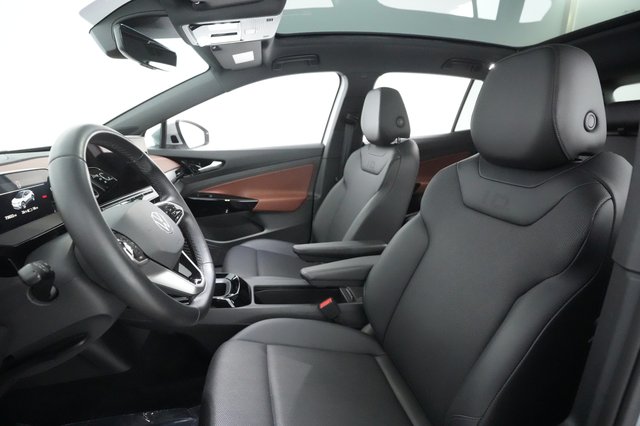 2021 Volkswagen ID.4 — photo 17 of 32