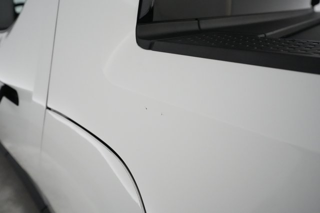 2022 Rivian R1T — photo 25 of 27