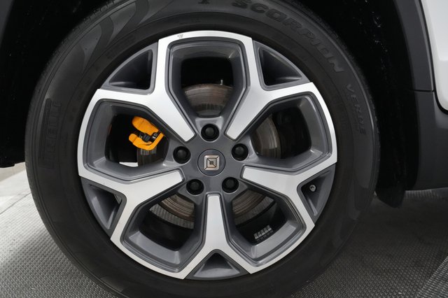 2022 Rivian R1T — photo 13 of 27