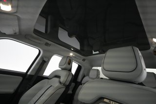 2022 Rivian R1T — photo 18 of 27