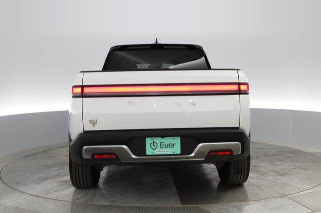 2022 Rivian R1T — photo 8 of 27