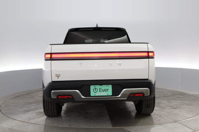 2022 Rivian R1T — photo 8 of 27
