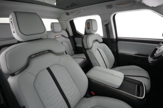 2022 Rivian R1T — photo 17 of 27