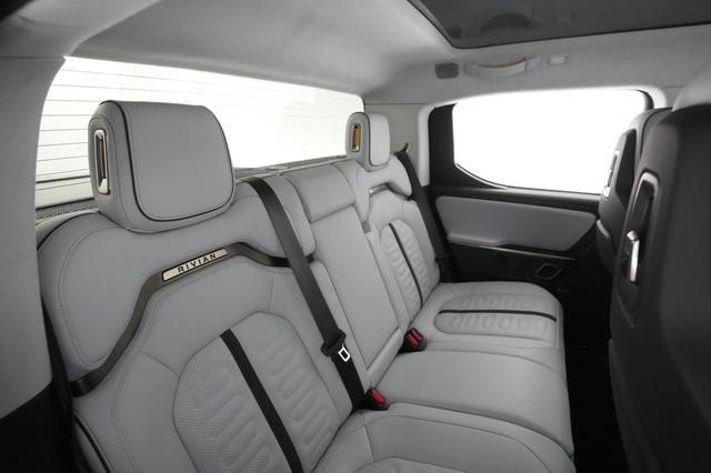 2022 Rivian R1T — photo 3 of 27