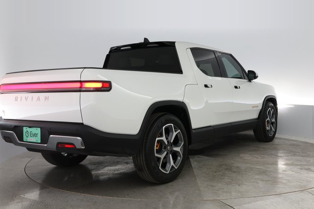 2022 Rivian R1T — photo 2 of 27