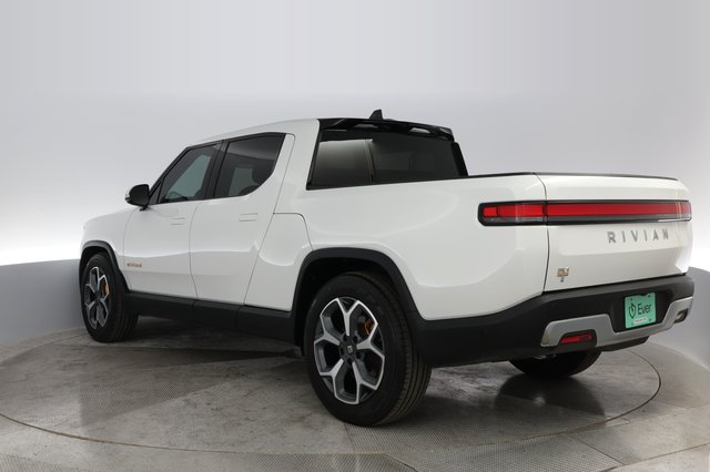 2022 Rivian R1T — photo 9 of 27