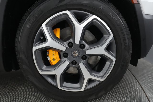 2022 Rivian R1T — photo 14 of 27