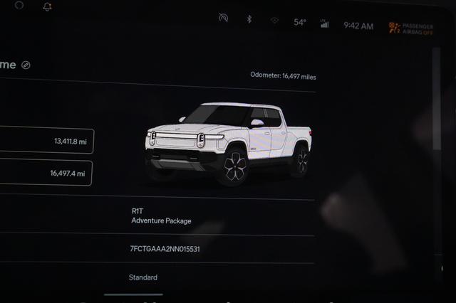 2022 Rivian R1T — photo 4 of 27