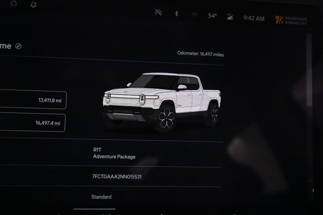 2022 Rivian R1T — photo 4 of 27