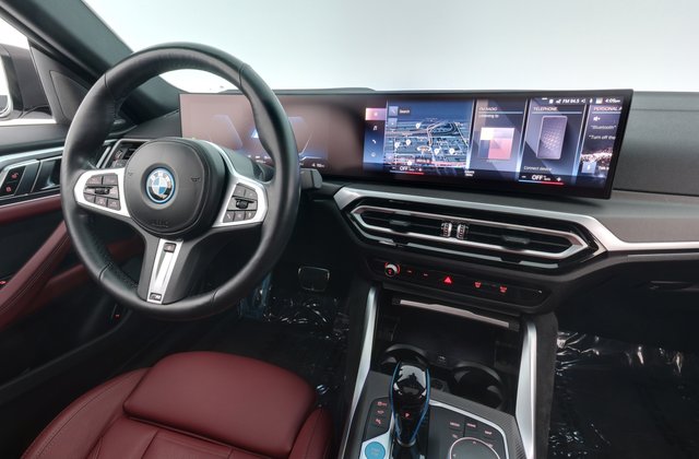 2022 BMW i4 — photo 3 of 21