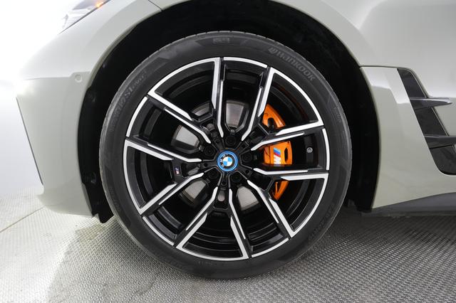 2022 BMW i4 — photo 6 of 21