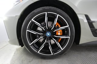 2022 BMW i4 — photo 6 of 21