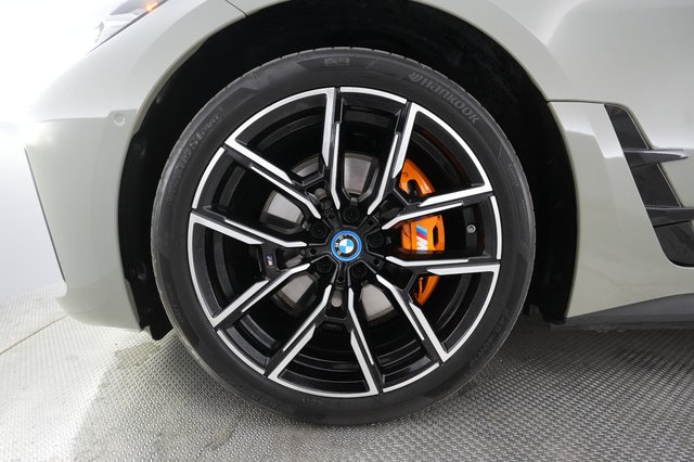 2022 BMW i4 — photo 6 of 21
