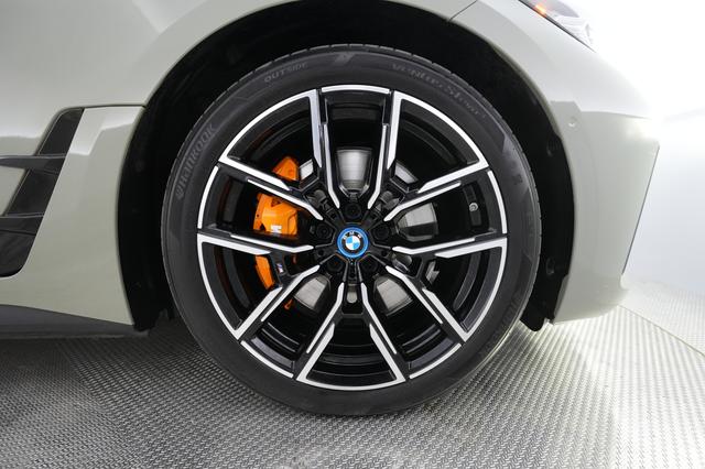 2022 BMW i4 — photo 4 of 21