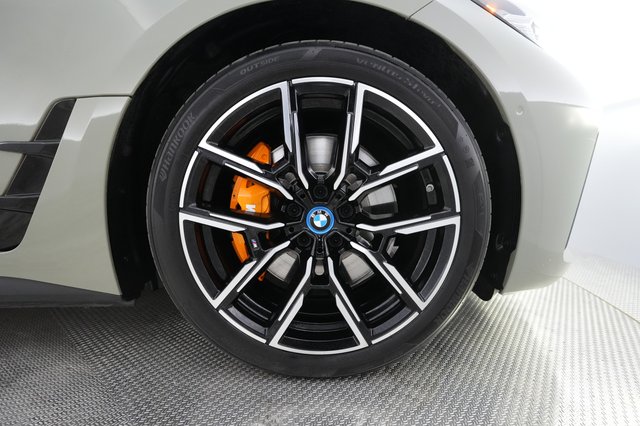2022 BMW i4 — photo 4 of 21