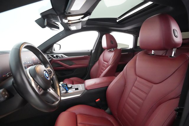 2022 BMW i4 — photo 9 of 21