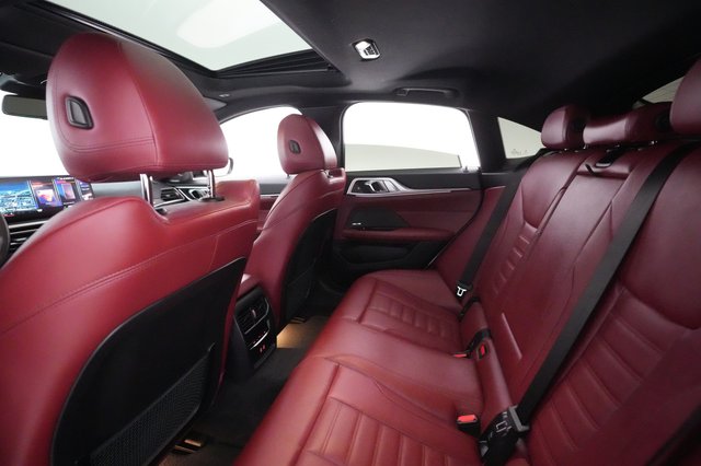 2022 BMW i4 — photo 10 of 21