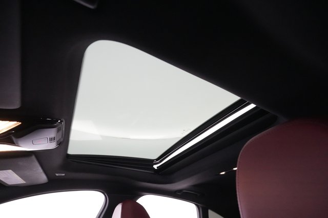 2022 BMW i4 — photo 14 of 21
