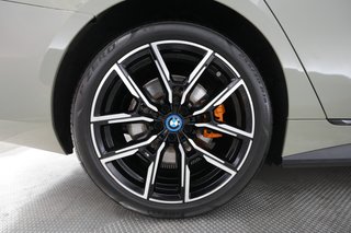 2022 BMW i4 — photo 7 of 21