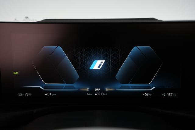 2022 BMW i4 — photo 5 of 21