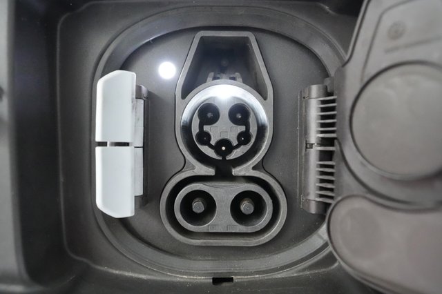 2022 BMW i4 — photo 15 of 21