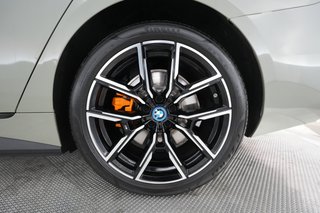 2022 BMW i4 — photo 8 of 21