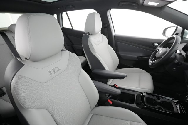 2021 Volkswagen ID.4 — photo 12 of 22