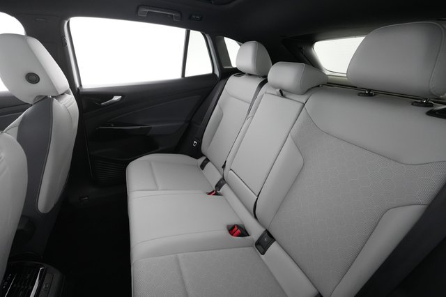 2021 Volkswagen ID.4 — photo 11 of 22