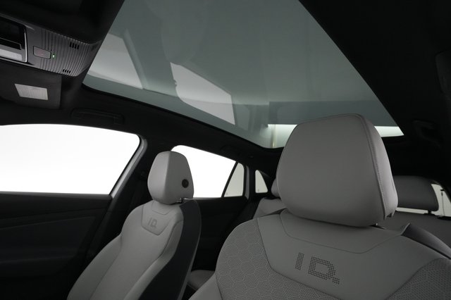 2021 Volkswagen ID.4 — photo 18 of 22