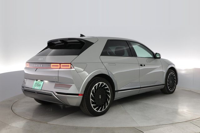 2024 Hyundai IONIQ 5 — photo 2 of 36