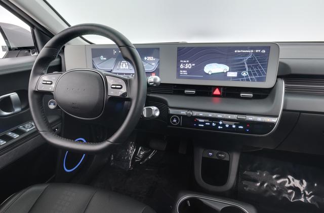 2024 Hyundai IONIQ 5 — photo 3 of 36